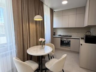 Сдаётся квартира с кухней-гостиной, спальней, гардеробной и балконом