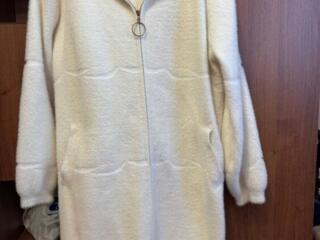 Верхняя одежда на весну, осень размер светлого примерно 50,синего- 46