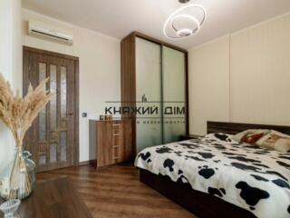 56 кв.м.Продам 2-кімнатну квартиру, по вул. Урлівська, 23-А, ...