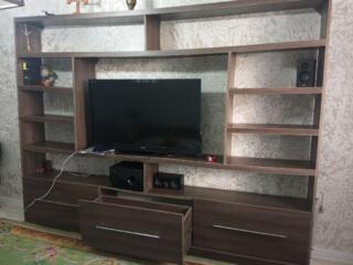 Большая современная вместительная стенка под телевизор