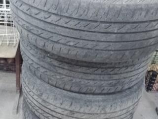 Продам летнюю резину 17/215 55