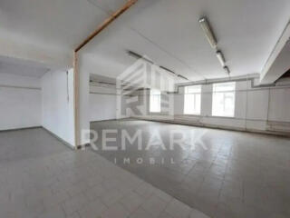 Se dă în chirie spațiul industrial cu atelier de vopsire. Suprafața ..