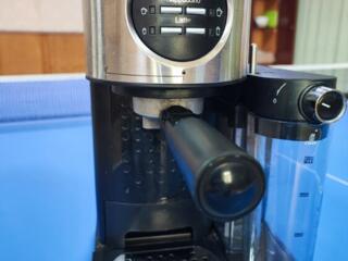 Рожковая кофеварка, давления 15бар.