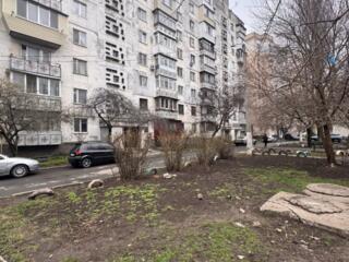 Трехкомнатная квартира на Черемушках, улица Генерала Петрова