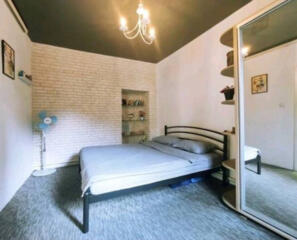 Продам 2 комнатную квартиру в Центре.