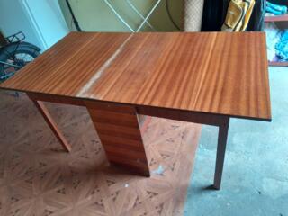 Стол книжка б/у в хор состоянии 500 руб