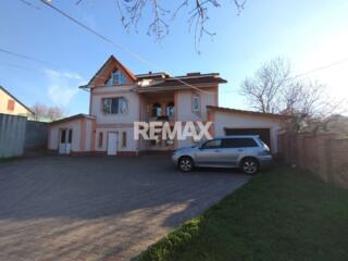 Casă spațioasă cu 2 niveluri | 273 m² Suprafață Totală | 12 ari | 3 do