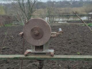 Продам точилку для ножей. Советская. 500 руб.