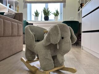 Слон-качалка