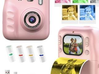 Детский фотоаппарат с мгновенной печатью в идеальном состоянии