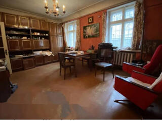 В продаже кирпичный дом с мансардой и гаражом. Участок площадью 5.64 .