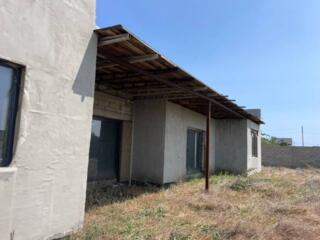 К продаже дом в пригороде Черноморска. Просторный, современный дом на 