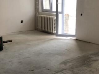 Продам трешку в центре. Белый вариант Орхидея