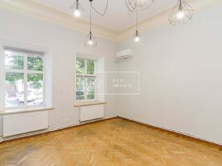 Se oferă spre închiriere oficiu în Ultra Centru al capitalei, pe str. 