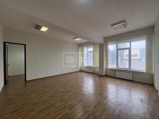 Se dă în chirie oficiu cu suprafața de 54 m.p pe bd. Ștefan cel Mare .