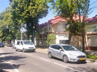 Oficiu în prima linie, vizavi de Universitatea de Stat, pe str. ...