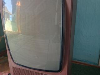 Цветной телевизор Альфа 61ТЦ-310Д под ремонт/Донор