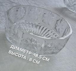 Вазочки хрустальные; ладья; салатницы; блюдо.