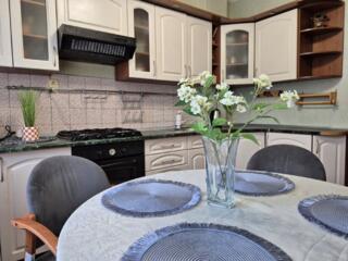 Сдается уютная трехкомнатная квартира на ул. Драгоманова, 25   для ...