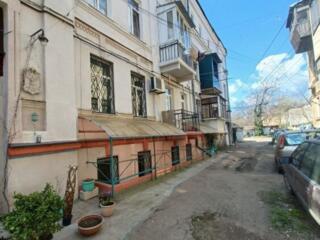 Продажа  3-х комнатную в малой коммуне, рядом центр,Привоз,сквер.