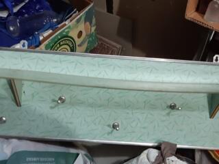 Вешалка, длина 1 метр, 250 лей.