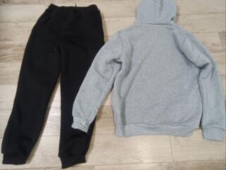 Продам новую Ветровку и спортивный костюм