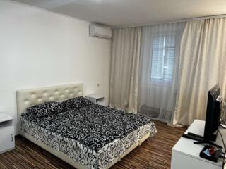 Посуточно, понедельно, есть ГОРЯЧАЯ ВОДА тепло квартира-студия