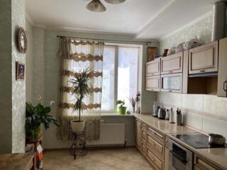 3-комн. квартира в ЖК Капитан, Базарная, парк Шевченко, Леонтовича