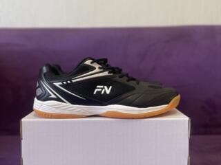 ПРОДАМ кроссовки для волейбола