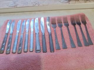 Продам набор ножей и вилок