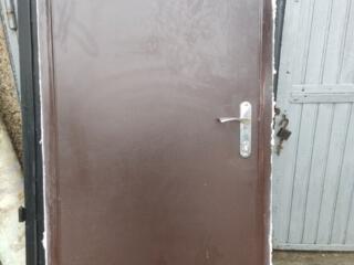 Двери железные и деревянные