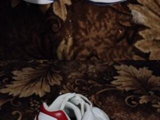 Продам кроссовки