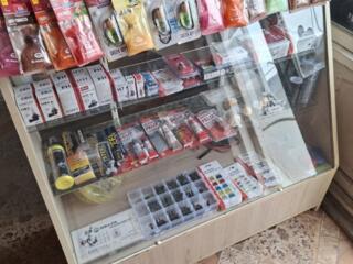 Продам витрину и стол!