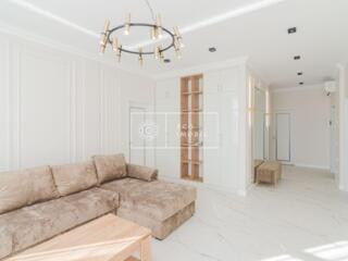 Se oferă în chirie Penthouse superb cu terasă și o amplasare reușită .