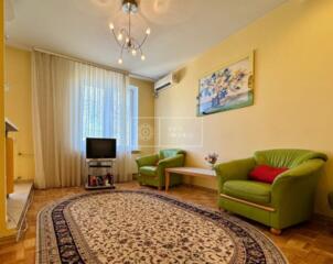 Vă propunem spre vânzare apartament cu o odaie și living, bloc ...