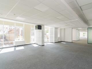 Se oferă în chirie oficiu în Business Centru, situat în sect. Centru .