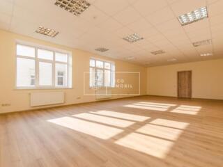 Spre chirie oficiu amplasat în sec. Centru, intersecția străzilor B. .