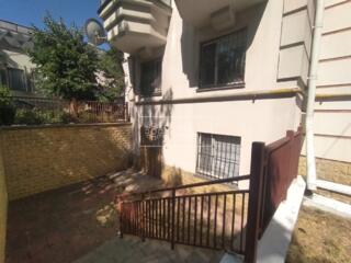 Se dă în chirie spațiu de birou cu suprafața de 85 m.p., situat pe ...