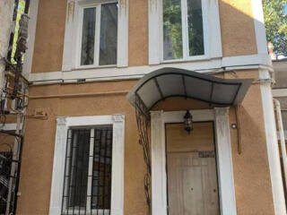 Продам двухуровневую квартиру 63 кв. м., 1/2, ул. Канатная/Пироговская.