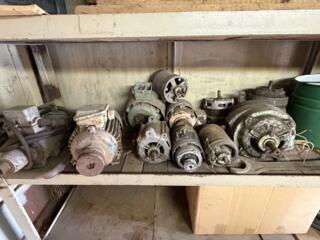 Микрометры, угольник, электродвигатели разные.