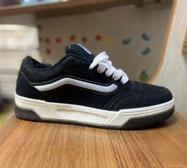 Продам кроссовки Vans