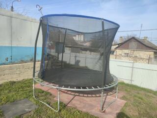 Продам большой отличный немецкий батут в идеальном состоянии.