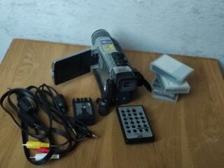 Видеокамера JVC+зарядка+кассеты, комплект документов.... Пр-ва Япония.
