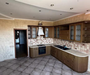 Продам 3- комнатную квартиру на Среднефонтанской