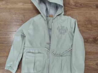Продам ветровку на девочку