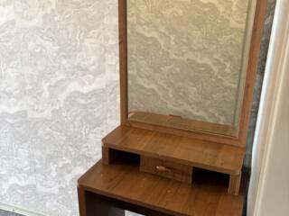 Продаю туалетный столик зеркало