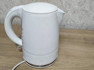Продам, отличный рабочий электрочайник, цена двести пятьдесят рублей находится в
