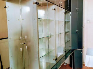 Mobila Set. (dulap. polita penal)Magazin farmacie depozit Pret: 7800 LEI