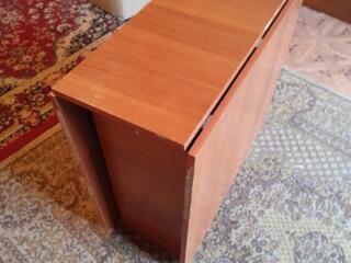 Стол книжка в хорошем состоянии 650 руб