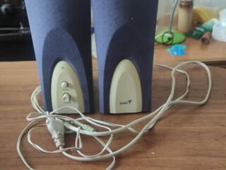 Продаются колонки фирмы Genius